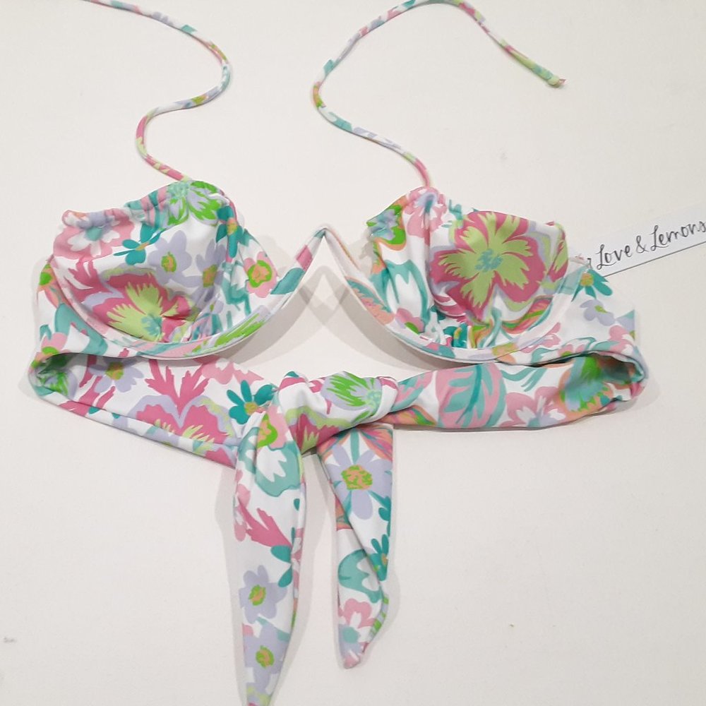 NEW FOR LOVE & LEMONS HIBISCUS FLORAL PRINT BIKINI SWIMSUIT TOP SIZE S